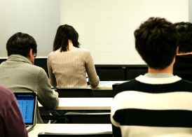 授業を受ける生徒たち